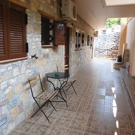 Apartament Lithoktisto *